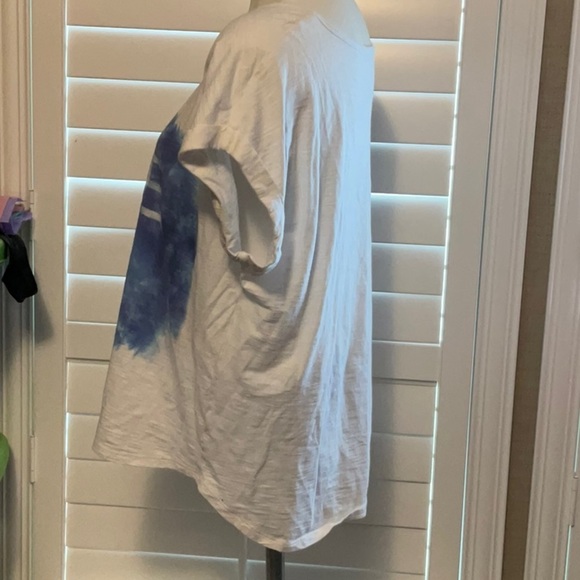 Casual Graphic Tee with Peace Love Design - White and Blue - Picture 4 of 4